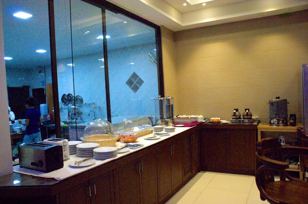 Orchid Resortel Patong Bagian luar foto